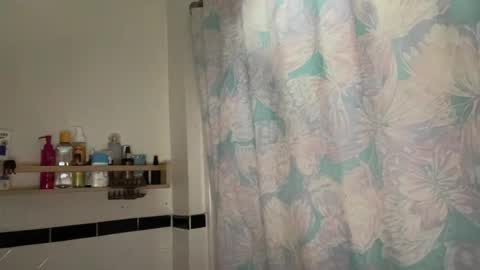 RIRI OR DREAMY online show from September 30, 2025, 4:23 pm