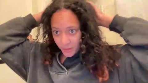 RIRI OR DREAMY online show from March 14, 2026, 2:55 pm