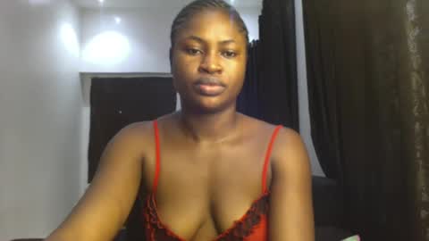 dripping_luna online show from January 28, 2025, 12:11 pm