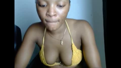 Snapshot of drippingnwet chatting on November 28, 2025, 8:00 pm drippingnwet online show from November 28, 2025, 8:00 pm