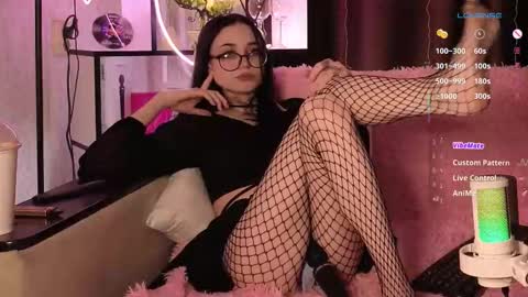 Evelyn 3 online show from January 7, 2026, 4:42 pm