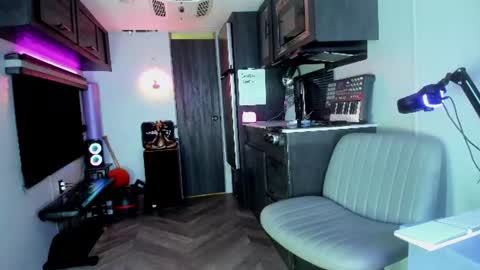 Snapshot of drizzys_room chatting on June 29, 2026, 2:18 am DirtyDrizzy online show from June 29, 2026, 2:18 am