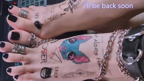 Snapshot of drug_feet chatting on December 30, 2024, 8:47 pm Mistress Lola Slavic witch online show from December 30, 2024, 8:47 pm