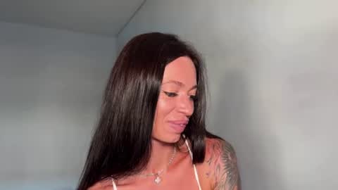 Bella online show from June 19, 2026, 2:27 am