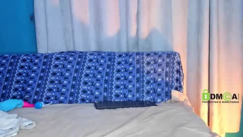 duamilktits online show from March 12, 2026, 8:53 am