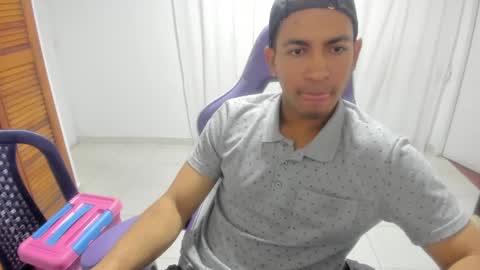 Snapshot of duilber chatting on October 31, 2025, 2:07 pm Duilber online show from October 31, 2025, 2:07 pm