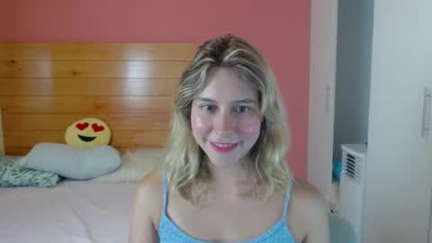 dulce__victoria__ online show from March 19, 2026, 2:26 am