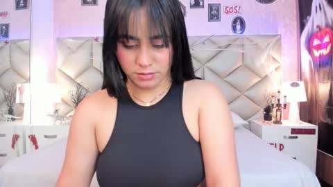 Snapshot of dulce_hiil_ chatting on October 22, 2025, 8:19 pm Monday 5-2 am From Tuesday to Friday5-1 am Colombia time online show from October 22, 2025, 8:19 pm