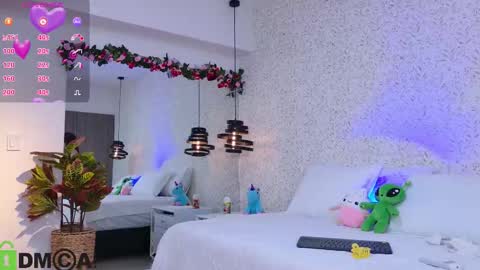 dulce_isabel_ online show from March 14, 2026, 3:23 am