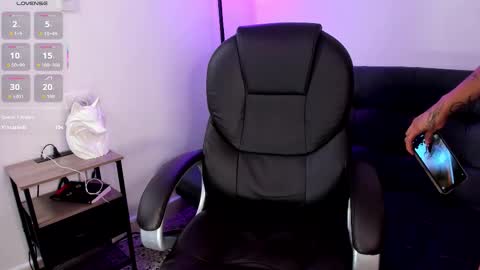 Kitty online show from November 19, 2025, 3:28 am