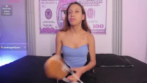 dulce_quintana online show from September 29, 2025, 12:10 pm