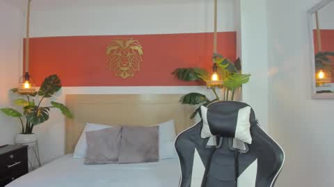 V I C T O R I A online show from February 25, 2025, 4:10 pm