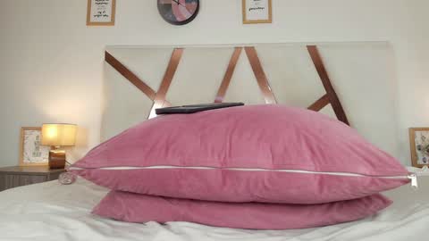 Snapshot of dulceaurora_ chatting on January 8, 2025, 8:49 am DULCE AURORA online show from January 8, 2025, 8:49 am