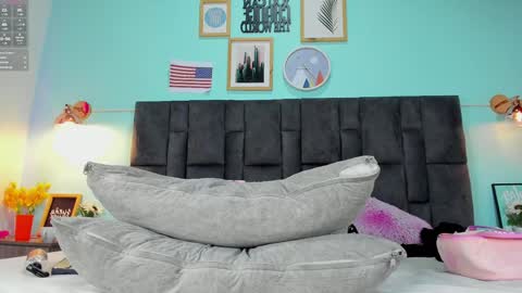 Snapshot of dulceaurora_ chatting on January 18, 2025, 9:02 am DULCE AURORA online show from January 18, 2025, 9:02 am