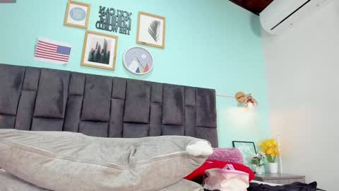 Snapshot of dulceaurora_ chatting on January 25, 2025, 9:26 am DULCE AURORA online show from January 25, 2025, 9:26 am