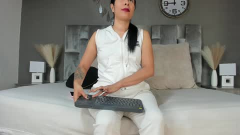 Snapshot of dulceaurora_ chatting on January 27, 2025, 2:42 am DULCE AURORA online show from January 27, 2025, 2:42 am