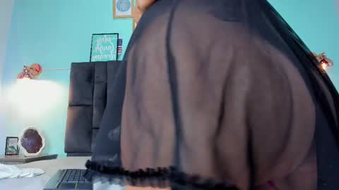 Snapshot of dulceaurora_ chatting on February 18, 2025, 5:42 am DULCE AURORA online show from February 18, 2025, 5:42 am