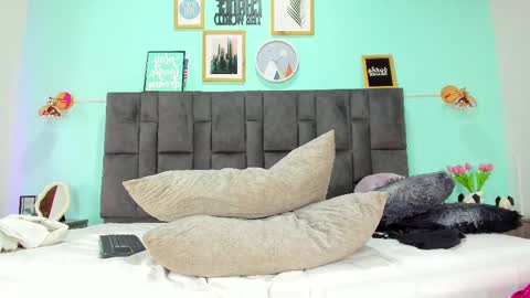 Snapshot of dulceaurora_ chatting on March 1, 2025, 5:52 am DULCE AURORA online show from March 1, 2025, 5:52 am