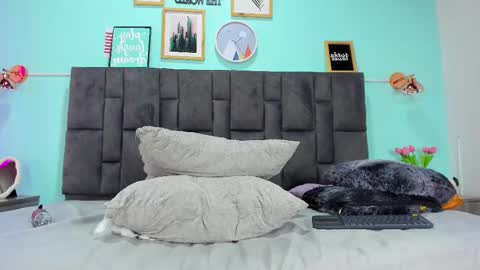 Snapshot of dulceaurora_ chatting on March 4, 2025, 5:53 am DULCE AURORA online show from March 4, 2025, 5:53 am
