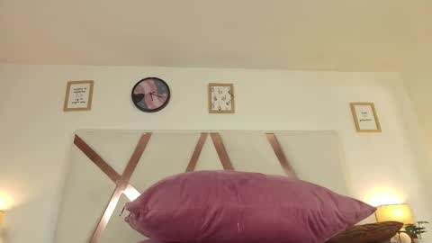 Snapshot of dulceaurora_ chatting on March 12, 2025, 3:35 am DULCE AURORA online show from March 12, 2025, 3:35 am