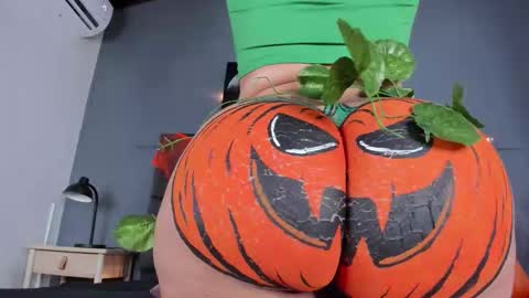 DULCE AURORA online show from October 31, 2025, 2:45 am