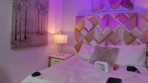 Snapshot of dulceestrella_ chatting on July 2, 2026, 12:00 pm Dulce online show from July 2, 2026, 12:00 pm