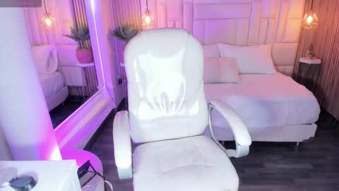 Dulce  online show from December 17, 2025, 11:38 am