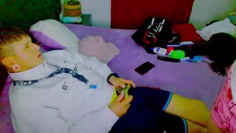 Juliana and online show from October 25, 2025, 11:43 pm