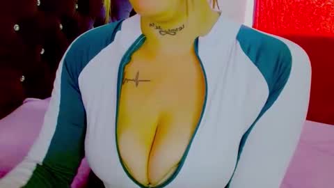 Juliana and online show from October 29, 2025, 7:48 pm