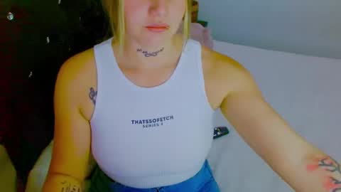 Juliana and online show from November 2, 2025, 9:39 pm