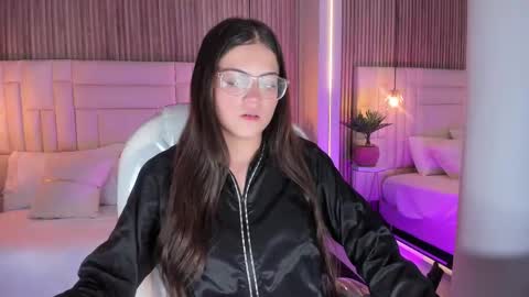 dulcevela online show from November 8, 2025, 5:12 pm