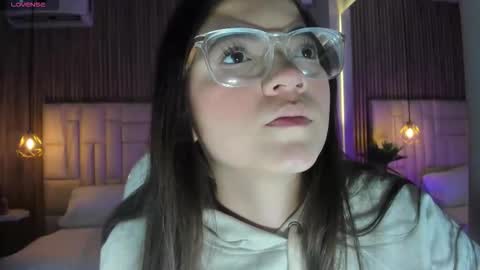 dulcevela online show from November 11, 2025, 5:02 pm