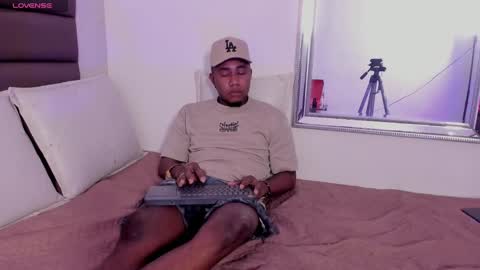 Snapshot of duo69sexual chatting on October 4, 2025, 7:34 pm duo69sexual online show from October 4, 2025, 7:34 pm