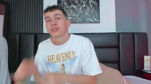 Snapshot of duolust chatting on September 13, 2025, 12:16 pm Thomas and Noah online show from September 13, 2025, 12:16 pm