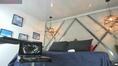 DUSAN  GREY online show from February 4, 2026, 4:07 am