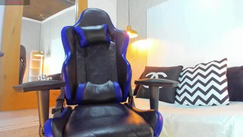 DUSAN  GREY online show from March 3, 2026, 3:56 am