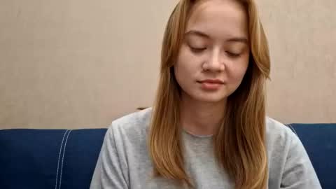 Alisa online show from September 17, 2025, 4:08 pm