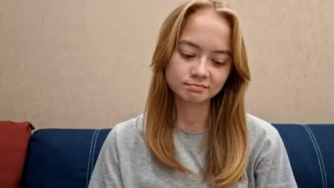Alisa online show from September 19, 2025, 3:13 pm