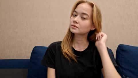 Alisa online show from September 25, 2025, 4:11 pm