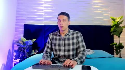 Dustin Sonne online show from April 12, 2026, 3:33 am