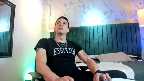 Snapshot of dustin_sonne chatting on June 8, 2026, 3:29 am Dustin Sonne online show from June 8, 2026, 3:29 am