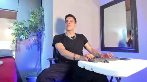 Snapshot of dustin_sonne chatting on June 30, 2026, 9:27 pm Dustin Sonne online show from June 30, 2026, 9:27 pm