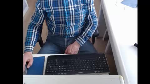 dutchpornking2 online show from March 9, 2025, 8:40 am