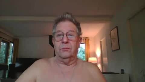 Snapshot of dutchsmooth chatting on December 3, 2024, 7:32 am dutchsmooth online show from December 3, 2024, 7:32 am