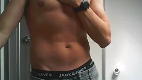 Snapshot of dutchtommy28 chatting on April 27, 2026, 12:25 pm Tommy online show from April 27, 2026, 12:25 pm