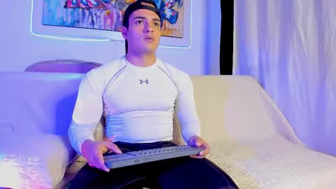 dwayne_esteven10 online show from February 7, 2026, 11:52 pm