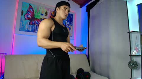 dwayne_esteven10 online show from June 20, 2026, 11:51 pm