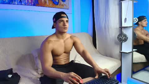 dwayne_esteven10 online show from July 18, 2026, 10:13 pm