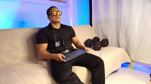 dwayne_esteven10 online show from August 1, 2026, 9:03 pm