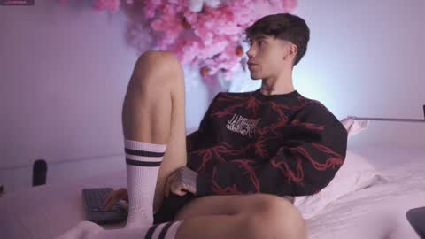 Snapshot of dwayne_xx chatting on December 6, 2024, 5:11 pm Dwayne xx online show from December 6, 2024, 5:11 pm